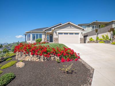 547 W La Strada Cir