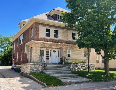 1211 E Walnut St