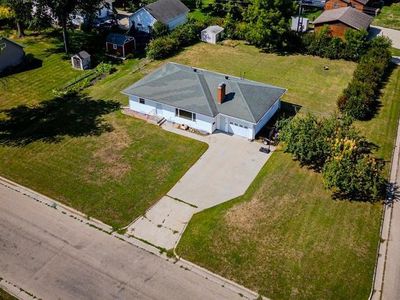 142 10th Ave N