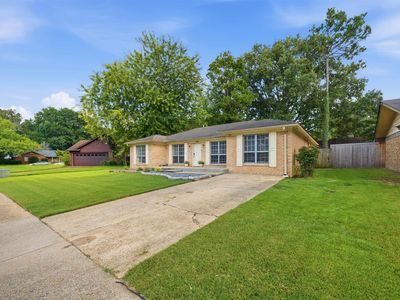 6409 Gillham Dr