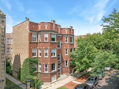 6816 N Lakewood Ave APT 2