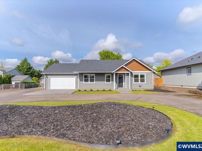 605 NW Orchard Dr