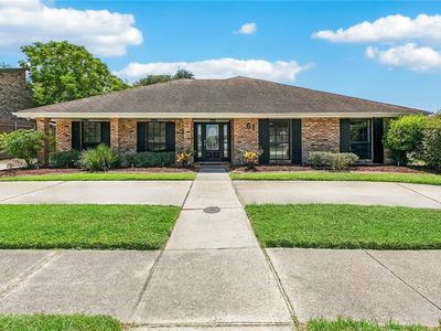 61 Woodlake Blvd