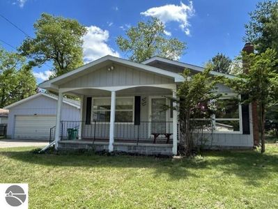 2424 Winona St