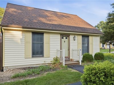 Property at 46103 New England Sq APT D, New Waterford, OH