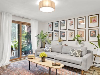 33 Lodgen Ct APT 1F