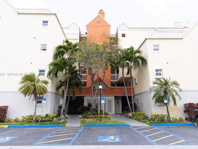 8225 Lake Dr APT 203