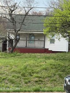 2715 White Oak Ln
