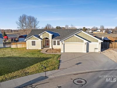 445 NE Greystone Loop