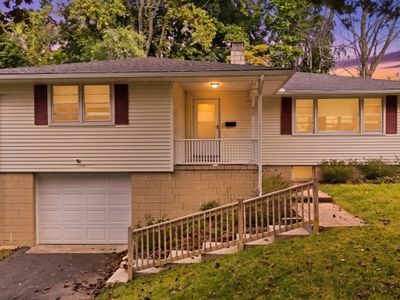 50 Hunters Ln