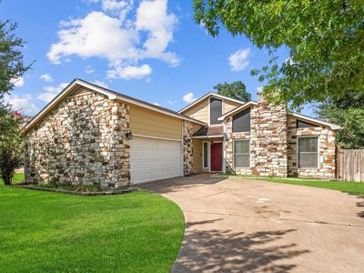 8708 Greenleaf Dr