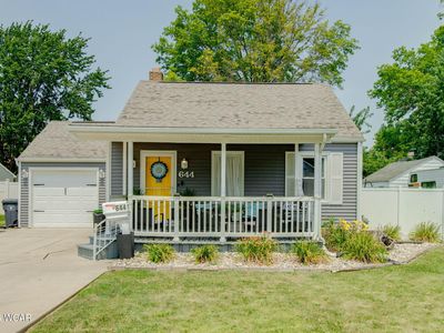 644 W Grand Ave