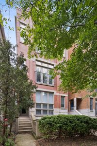 3728 N Kenmore Ave APT 2