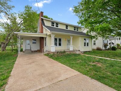 317 E 4th St
