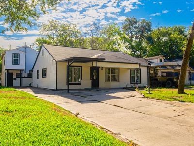 1911 Forest Hill Blvd