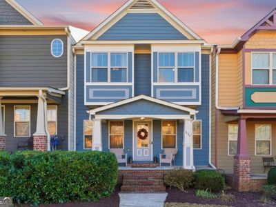 411 Royal Crescent Ln E