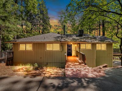 5539 Crestline Dr