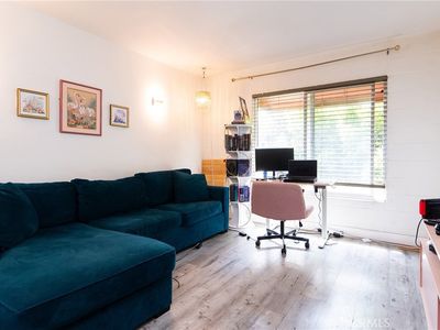 225 W 6th St APT 405
