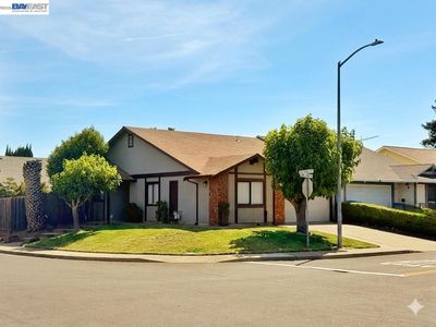 Property at 460 Lisa Ann St, Bay Point, CA