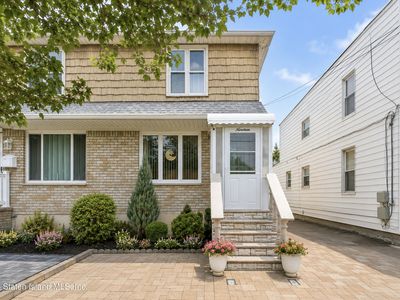 19 Alberta Ave