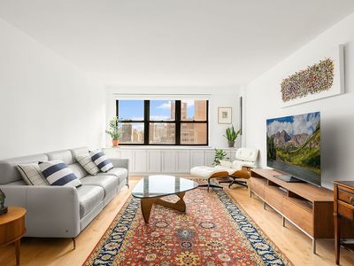 201 E 28th St APT 18B