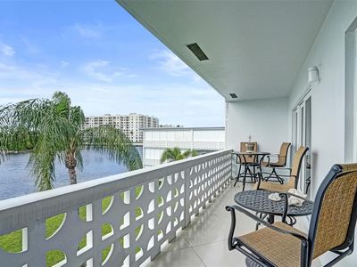 1001 N Riverside Dr #304