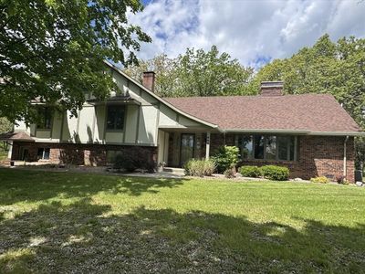 Property at 809 Holman Ln, Macon, MO