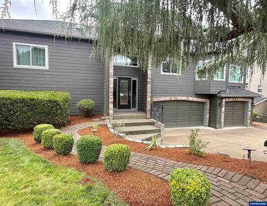 4364 NW Honeysuckle Dr