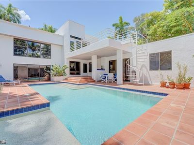 1215 Caloosa Dr