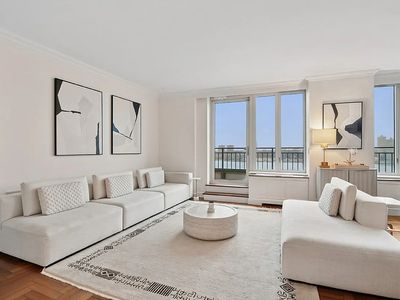 220 Riverside Blvd APT 16L
