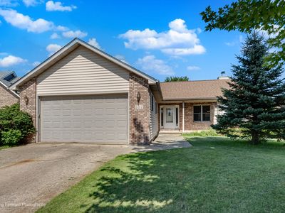 507 E Rennesoy Dr