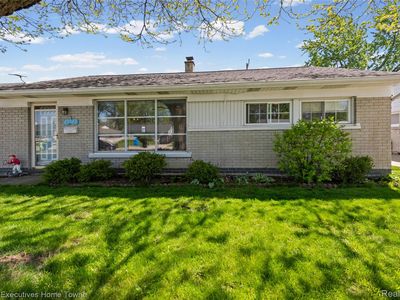 Property at 25520 Miracle Dr, Madison Heights, MI