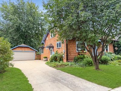 1127 W Elsie St