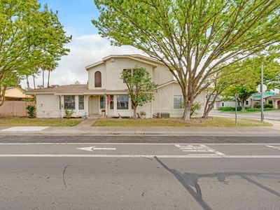 8797 Valley Oak Ln