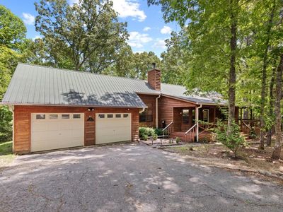 40 Caledonia Dr