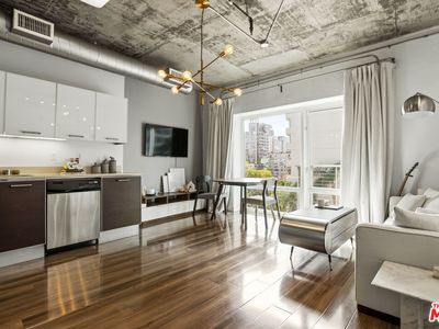 645 W 9th St APT 529