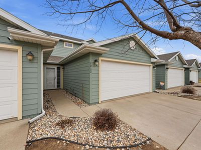 1212 N Pekin Pl