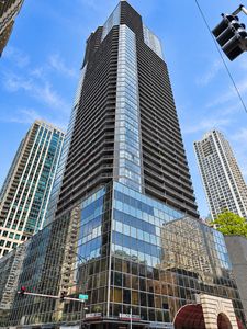 10 E Ontario St APT 4601