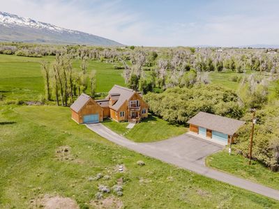 1225 Country Ln