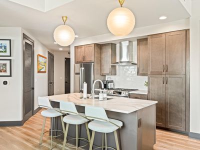 5 Gadsdenboro St #303