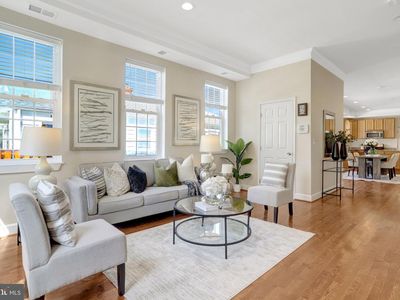 6 E Reed Ave