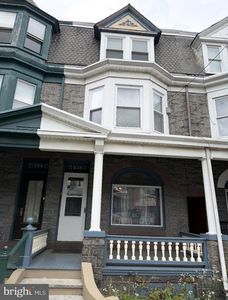 230 W Douglass St