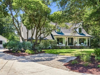 1233 Calais Dr