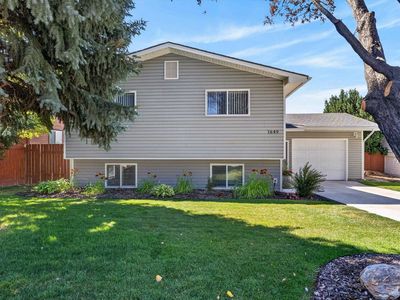 1649 Glacier St
