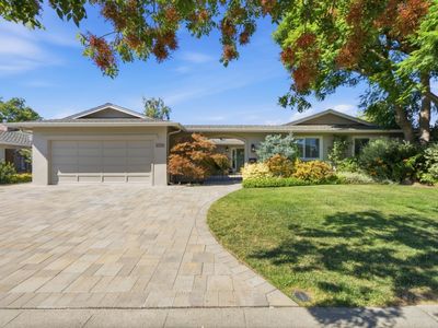 2215 Constitution Dr