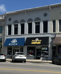 911 & 913 E Broadway