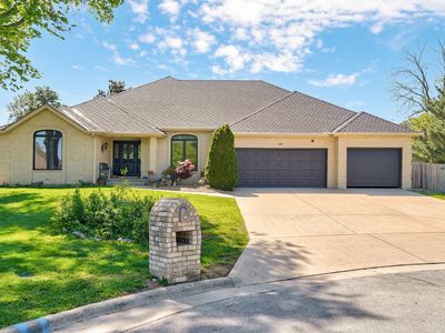 876 W Kingsway Drive