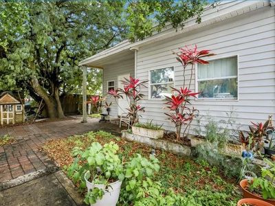 106 Moon Bay ST