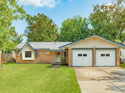 Property at 107 Hickory St, Lake Jackson, TX