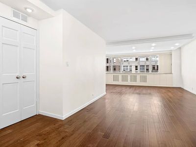 30 W 60th St APT 12A